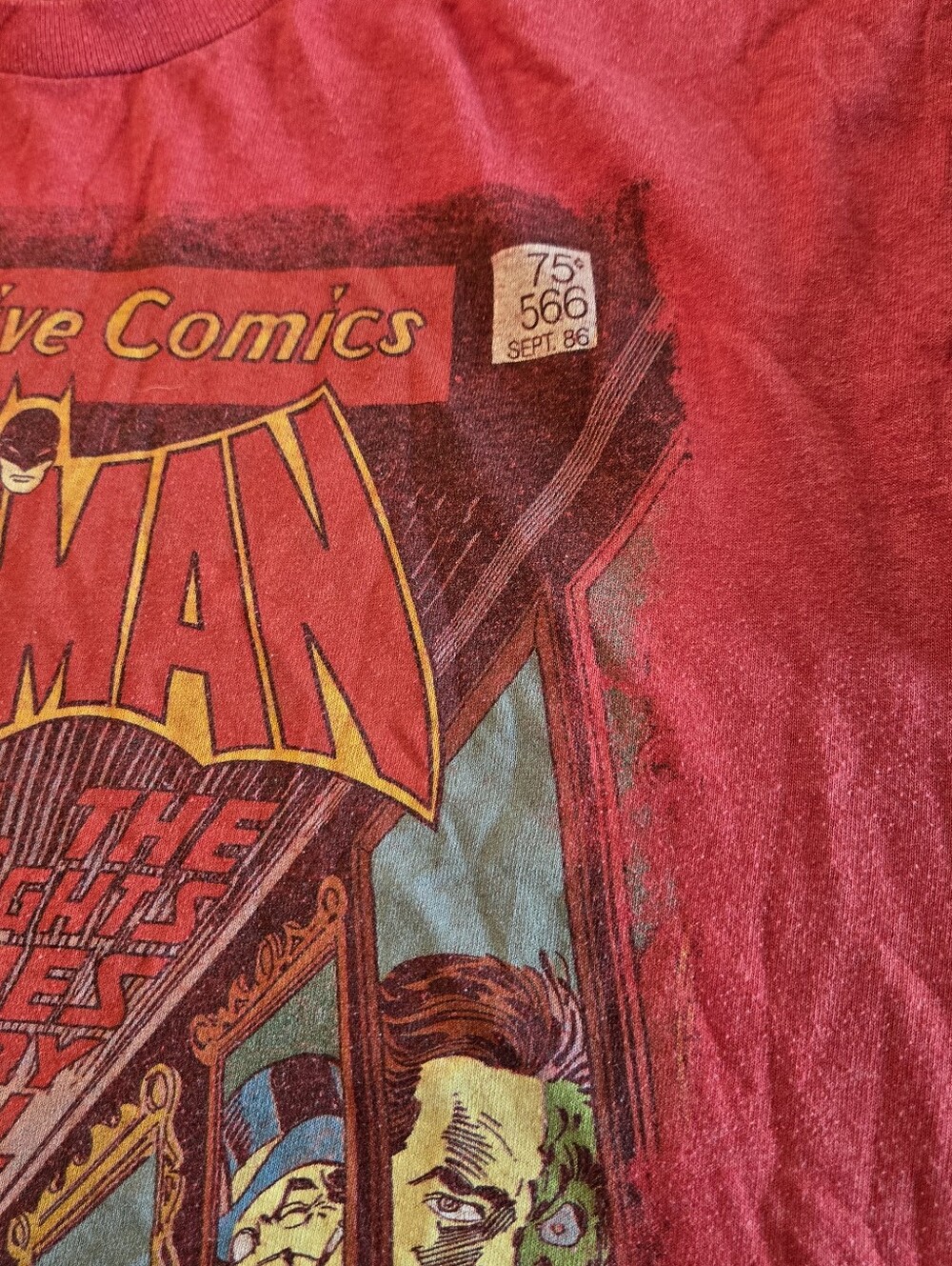 DC Comics Batman Detective Comics Graphic Tee - Red Size Large - Picture 6 of 12